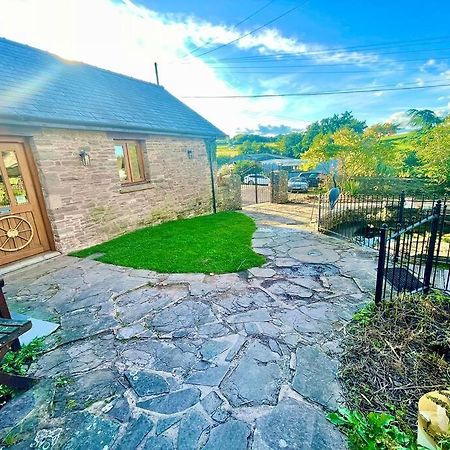 Stone Built Barn In A Beautiful Rural Setting Villa Llangwm-Isaf Ngoại thất bức ảnh