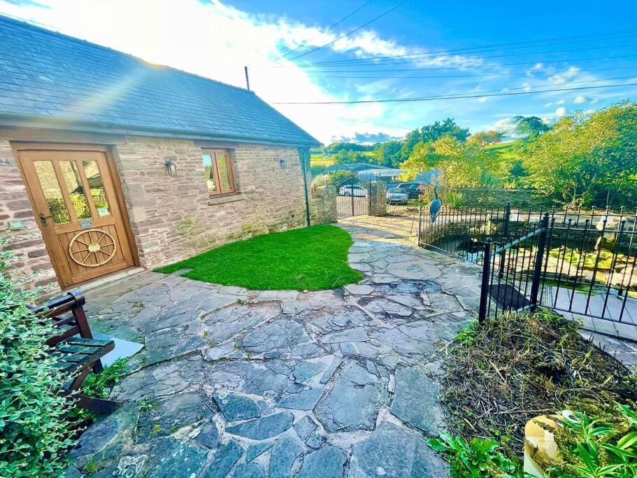 Stone Built Barn In A Beautiful Rural Setting Villa Llangwm-Isaf Ngoại thất bức ảnh
