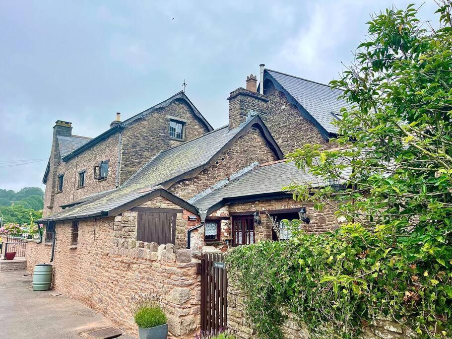 Stone Built Barn In A Beautiful Rural Setting Villa Llangwm-Isaf Ngoại thất bức ảnh