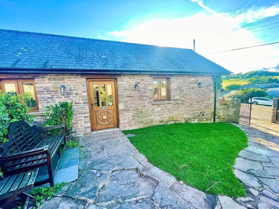 Stone Built Barn In A Beautiful Rural Setting Villa Llangwm-Isaf Ngoại thất bức ảnh