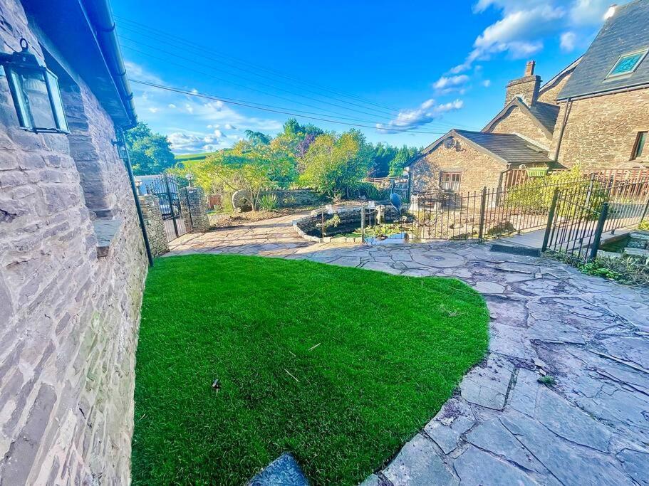 Stone Built Barn In A Beautiful Rural Setting Villa Llangwm-Isaf Ngoại thất bức ảnh